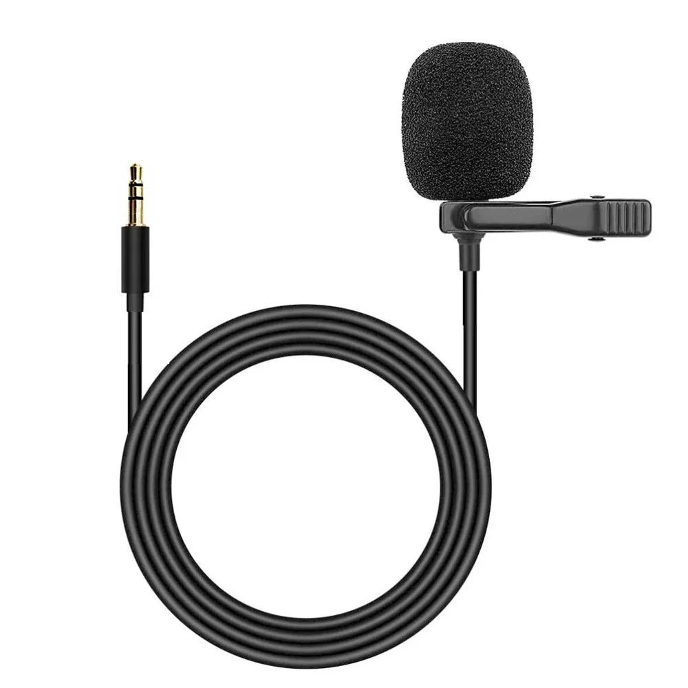 Photo d'un micro lavalier filaire professionnel, compatible avec les smartphones et PC grâce à ses connecteurs USB et jack 3.5mm.
